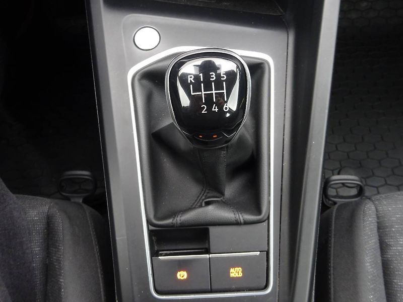 Volkswagen Golf (2022) 1,0 TSi/ 81kW  Life - fotka 12 z 28