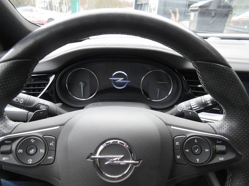 Opel Insignia GSi Sports Tourer F 2.0 SHT & - fotka 13 z 49