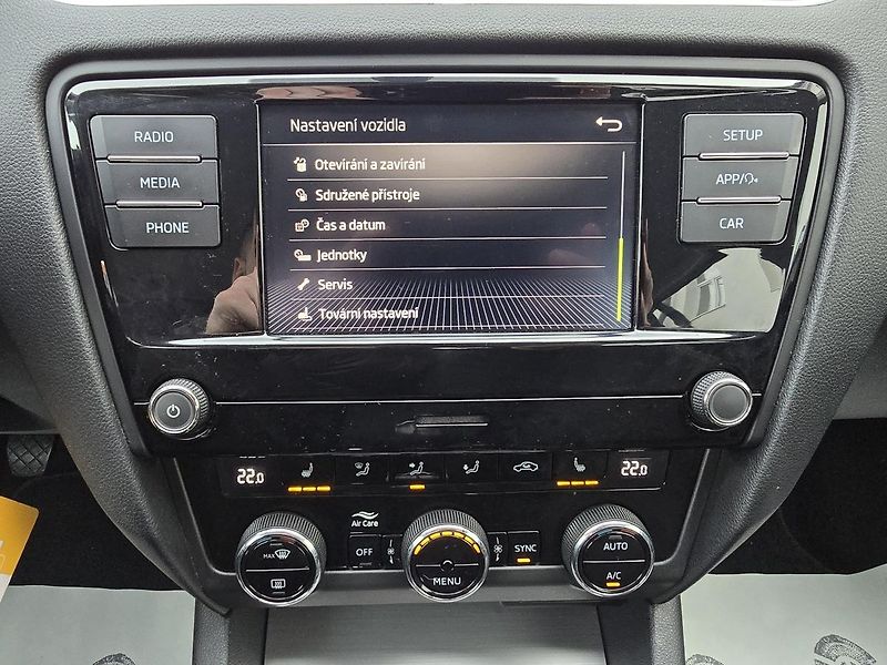 Škoda Octavia 1.6TDi STYLE LED DIGIKLIMA-DPH - fotka 27 z 33