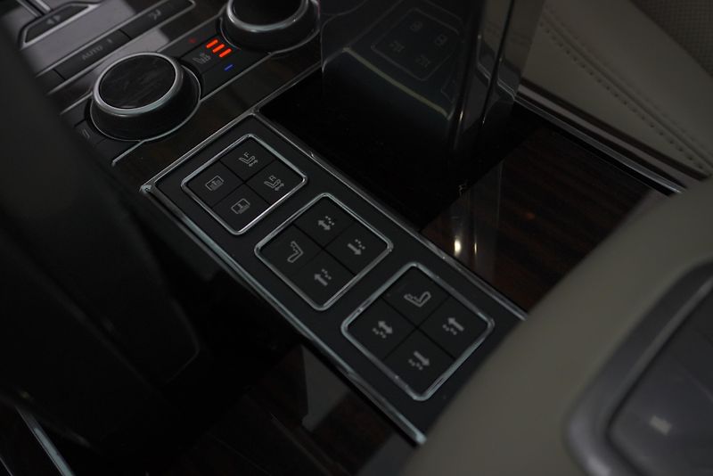 Land Rover Range Rover 4.4 SDW8 AUTOBIOGRAPHY MAX VOL - fotka 38 z 50