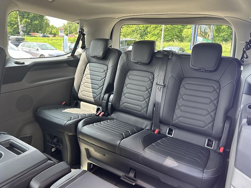 Ford Tourneo Custom Titanium L1 2.0 EcoBlue 110 kW - fotka 13 z 37