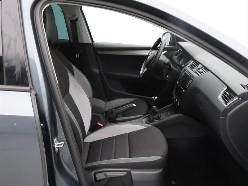 Škoda Octavia 1,6 TDI 81 kW JOY Aut.klima - fotka 11 z 24