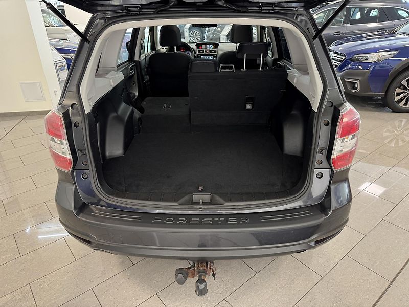 Subaru Forester 2.0D Comfort, 6MT, CZ, 1. maj. - fotka 19 z 47