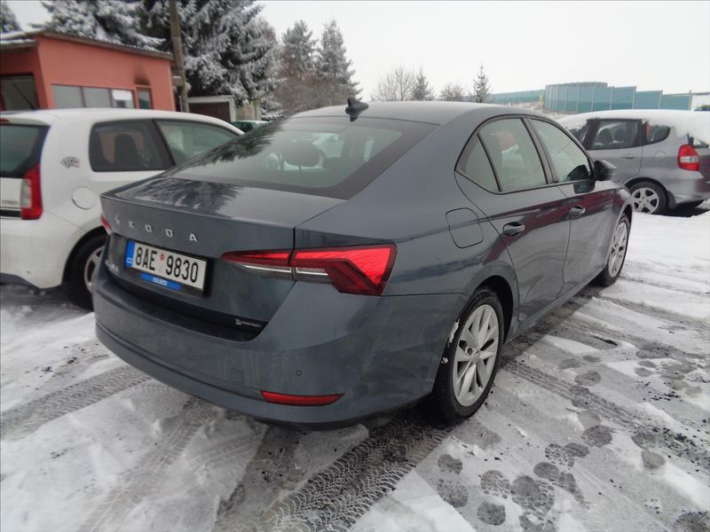 Škoda Octavia 1,5 - fotka 6 z 13