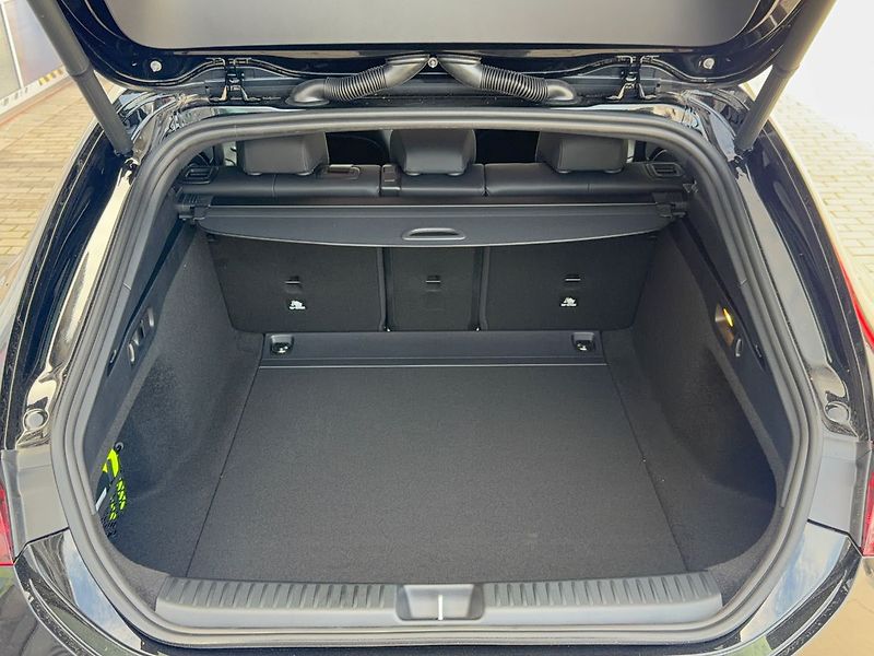 Mercedes-Benz CLA 200 Shooting Brake - fotka 13 z 34