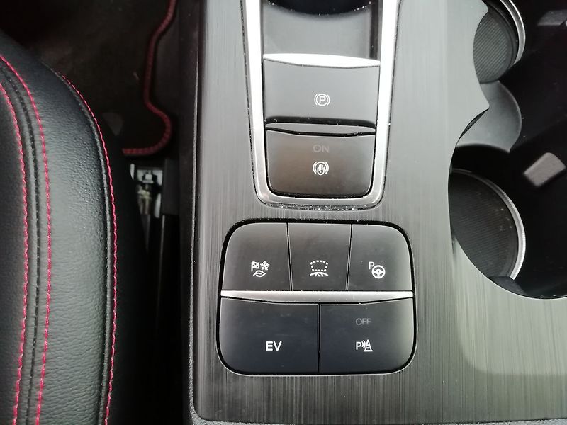 Ford Kuga ST-Line X 2.5 Duratec Hybrid P - fotka 15 z 20