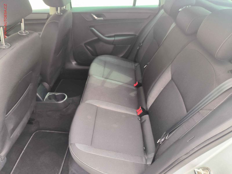 Škoda Rapid (2014) 1.4 TSi, Ambition, DSG, xenon - fotka 10 z 16