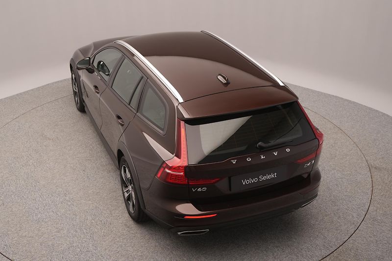 Volvo V60 CC D4 AWD MOMENTUM REZERVACE - fotka 14 z 43