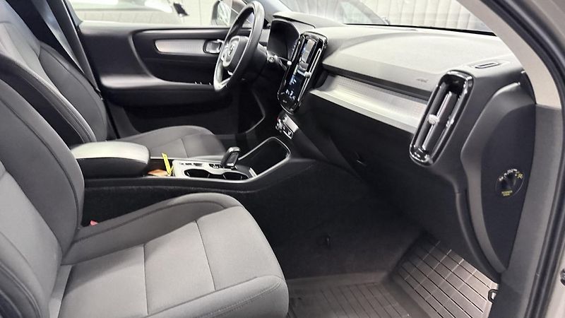 Volvo XC40 (2021) T4,Inscription ,REZERVOVÁNO  - fotka 2 z 50