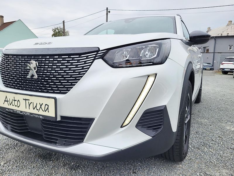 Peugeot 2008 ALLURE 1.2 PureTech 130k EAT8 - fotka 34 z 45