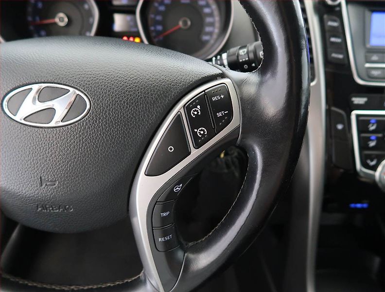 Hyundai i30 (2014) 1.4 CVVT, Tempomat - fotka 16 z 17