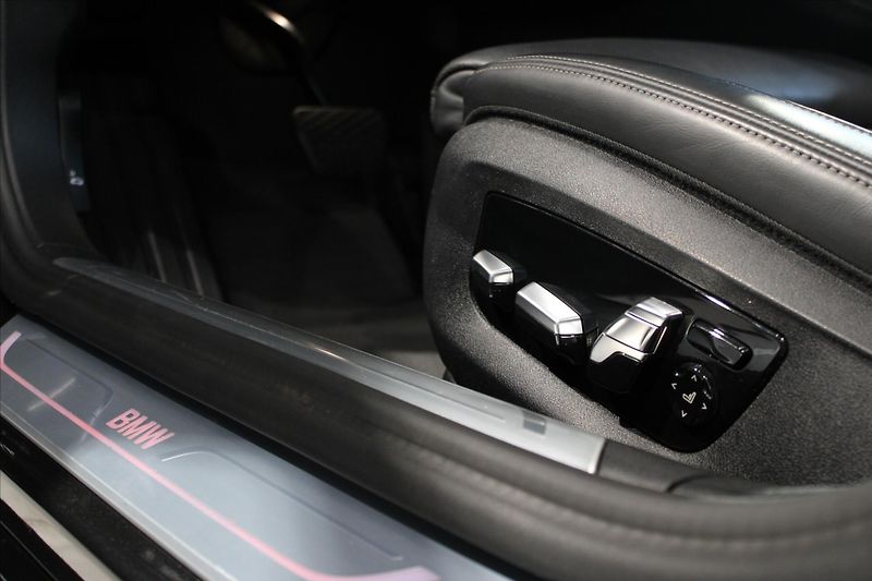 BMW Řada 7 740d xDrive Masáž/NezTop/360°/ - fotka 11 z 37