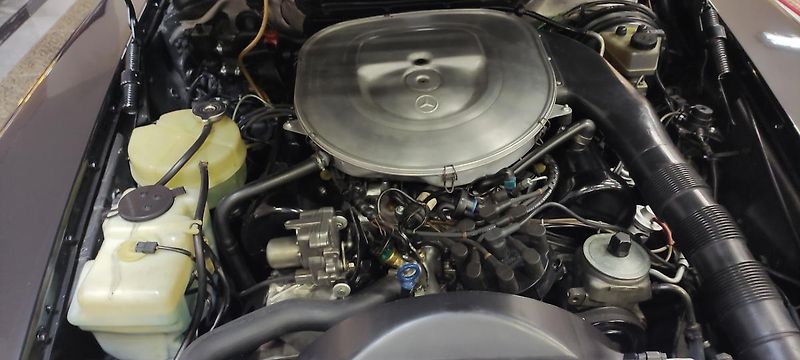 Mercedes-Benz SL (1986) R107 560 - fotka 23 z 23