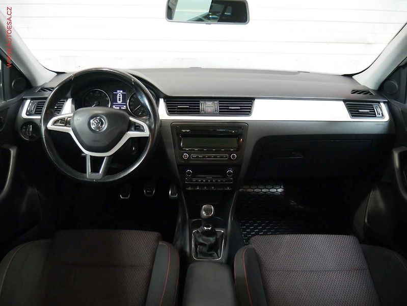 Škoda Rapid (2015) 1.2 TSi, ČR, Xenon, ponor - fotka 8 z 17
