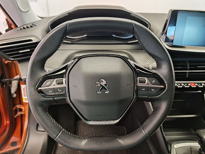 Peugeot 2008 1.2 Benzin - fotka 26 z 35