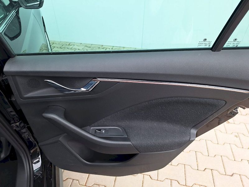 Škoda Kamiq (2025) 1.0 TSI / 85 kW / 6MP / TOP SE - fotka 24 z 30