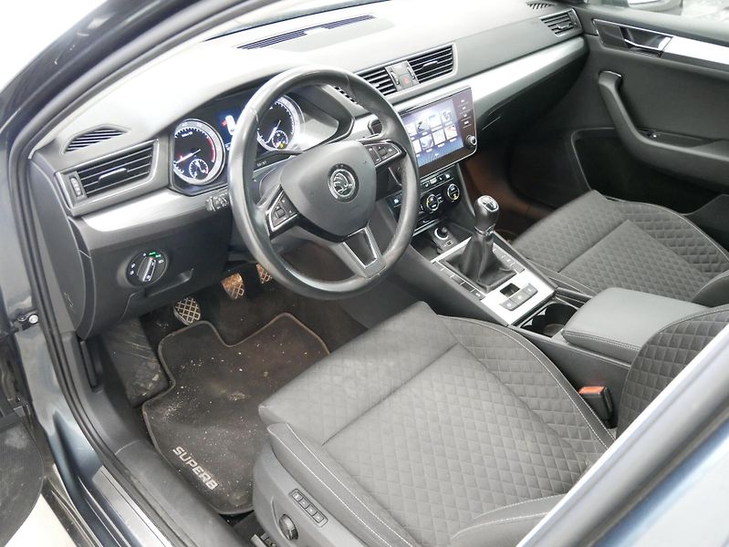 Škoda Superb - fotka 5 z 6