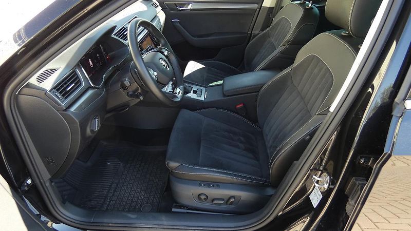 Škoda Superb Combi 1.5 TSI DSG Style - fotka 19 z 27