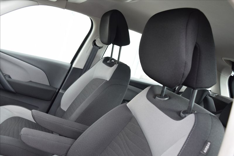 Citroën C4 Picasso 1,6 HDI ALU KLIMA BEZ ADBLUE - fotka 22 z 51