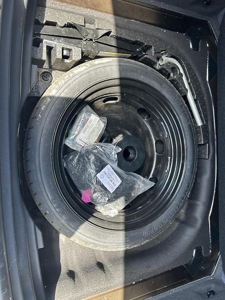 Škoda Karoq Style EDICE 100 DSG 1,6 TDi 85 - fotka 24 z 25