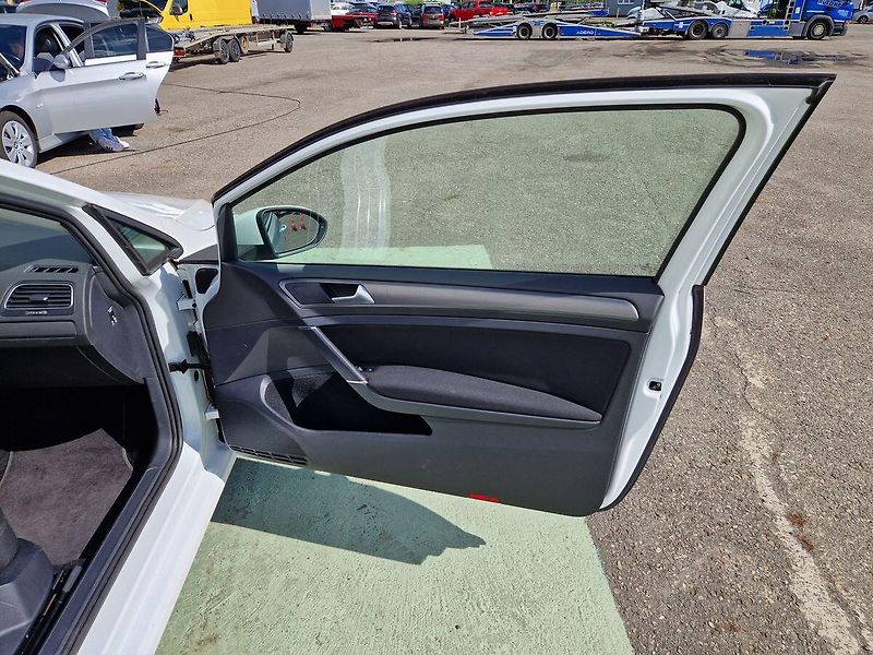 Volkswagen Golf Comfortline 1.4 TSI, Klima - fotka 20 z 26