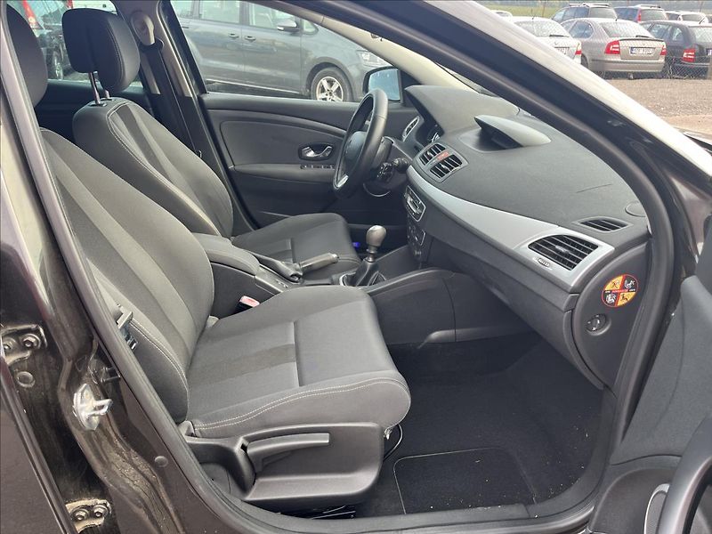 Renault Mégane 1,6 i KLIMA ALU 2x KOLA - fotka 11 z 36