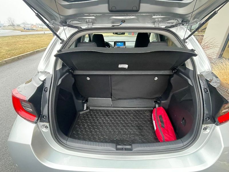 Toyota Yaris 1.5 Hybrid 116HP Style - fotka 10 z 28
