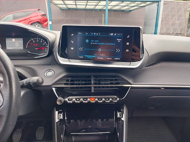 Peugeot 2008 (2021) 1.5 BlueHDi, Kůže, Navi - fotka 12 z 16
