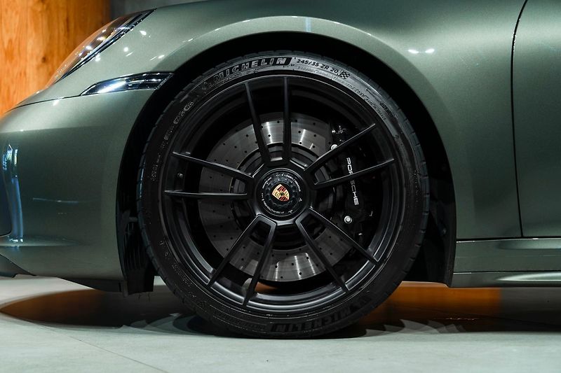 Porsche 911 4 GTS - fotka 5 z 20
