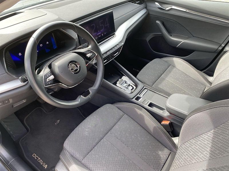 Škoda Octavia (2023) Combi 2.0 TDI DSG Style - fotka 7 z 37