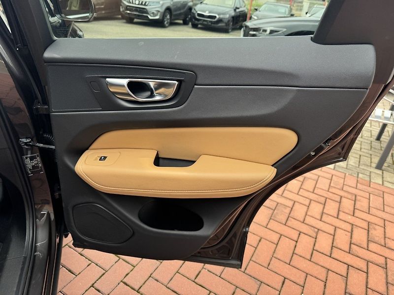 Volvo XC60 (2021) 2.0D B4 AWD Inscription - fotka 23 z 47
