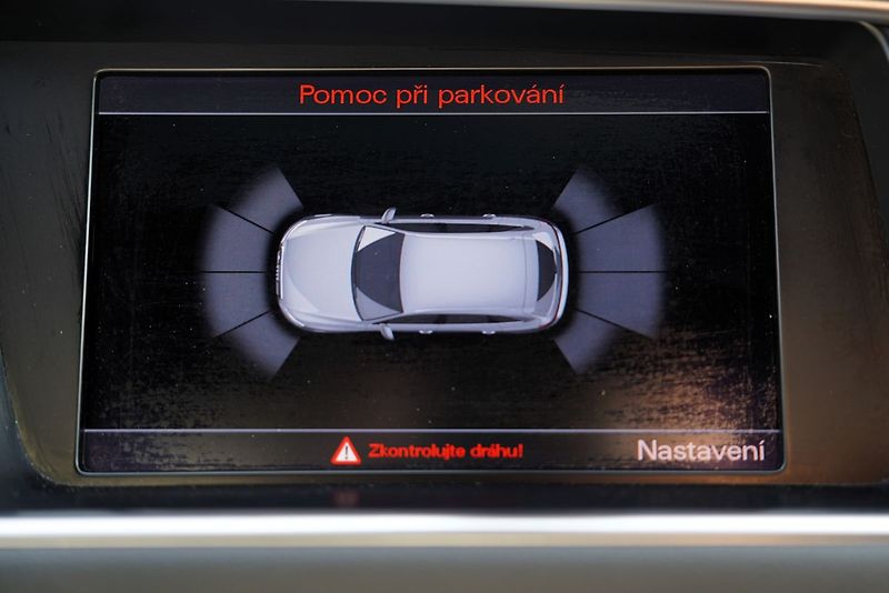 Audi Q5 2.0 TDI/Quattro/DSG/kůže/180PS - fotka 46 z 48