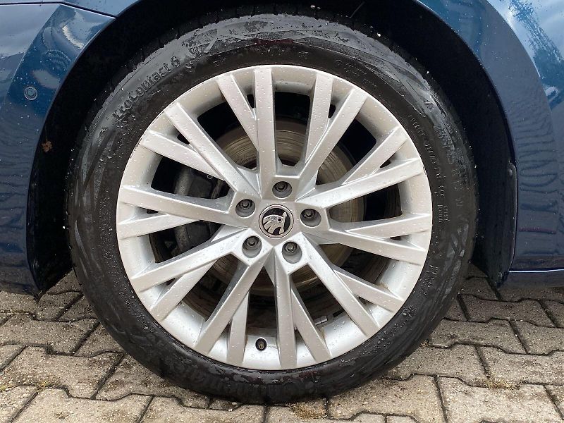 Škoda Superb (2021) 2.0 TDI DSG Style - fotka 31 z 35