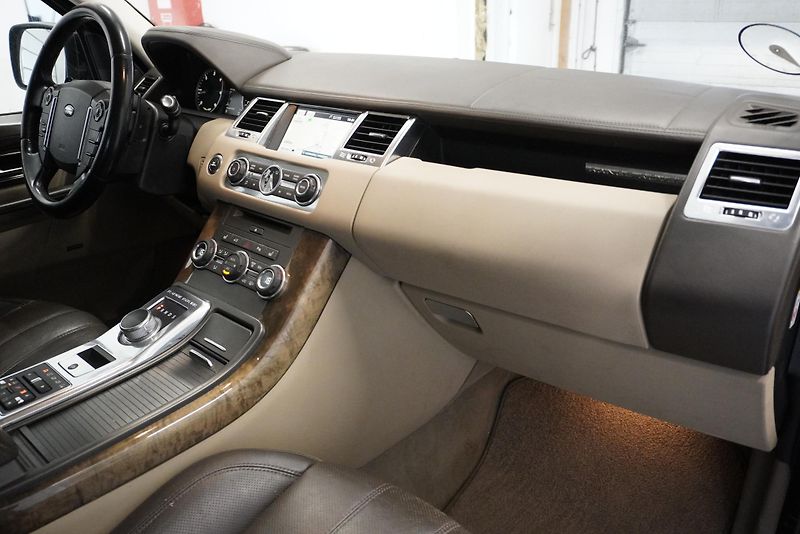 Land Rover Range Rover Sport 3,0 TDV6 4WD AUTOMAT - fotka 33 z 39