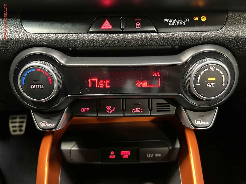 Kia Stonic (2019) 1.0 T-GDi, Exclusive, kamera - fotka 14 z 15