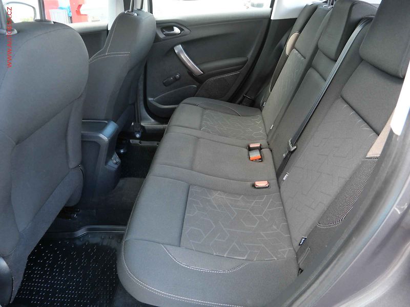 Peugeot 2008 (2015) 1.2 PT, ČR, GT Line - fotka 10 z 21