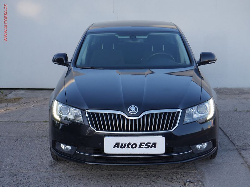 Škoda Superb (2013) 2.0 TDi 4x4, ČR, DSG, bixen - fotka 2 z 17