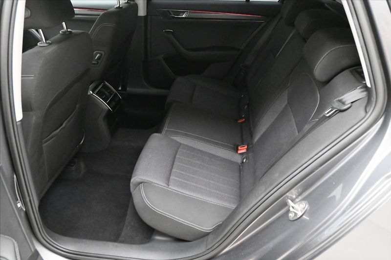 Škoda Superb 2,0 TDI 110 kW DSG Style Záruk - fotka 14 z 31