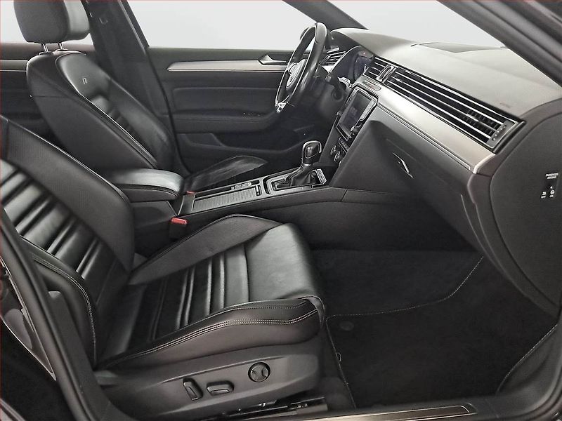 Volkswagen Passat (2016) R-Line 2.0 BiTDI, 4X4 - fotka 9 z 20