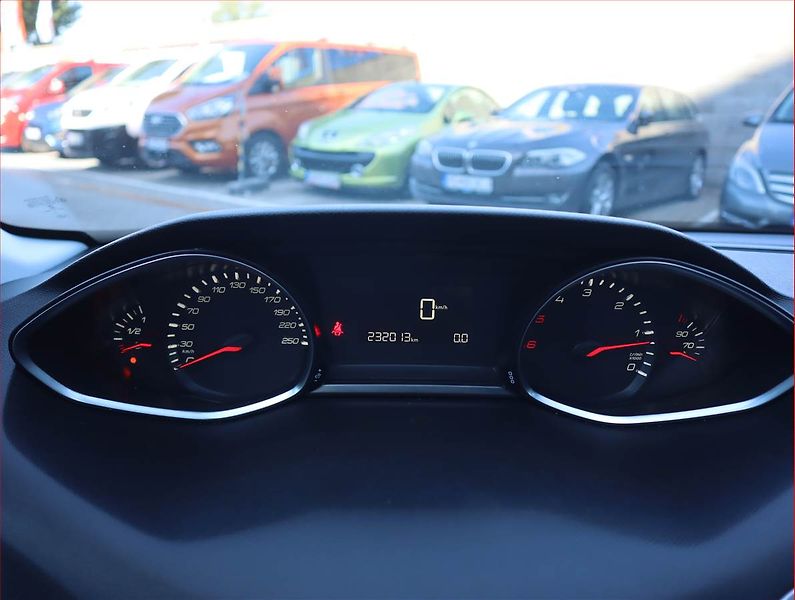 Peugeot 308 (2017) Style 1.6 BlueHDi, Serv.kniha - fotka 11 z 20