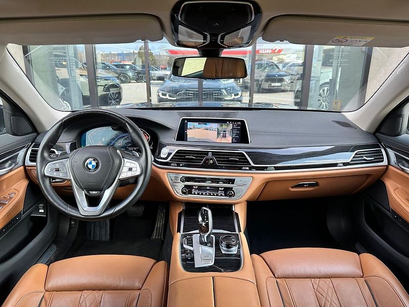 BMW Řada 7 740D xDrive Executive Pro - fotka 17 z 24