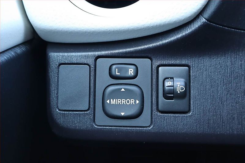 Toyota Yaris (2014) 1.33 Dual VVT-i, Tempomat - fotka 22 z 22