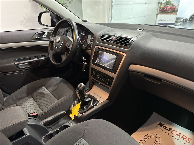 Škoda Octavia 1,4   TSI 90KW CARPLAY XENON - fotka 19 z 33
