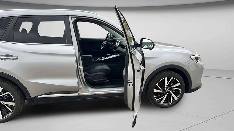 MG ZS HEV EXCLUSIVE 1.5L (145kW) SUV - fotka 13 z 49