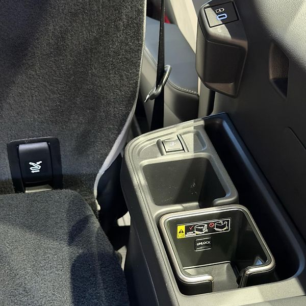 Lexus TX 550h+ (2025) 3.5 V6 Plug-in Hybrid - fotka 20 z 41