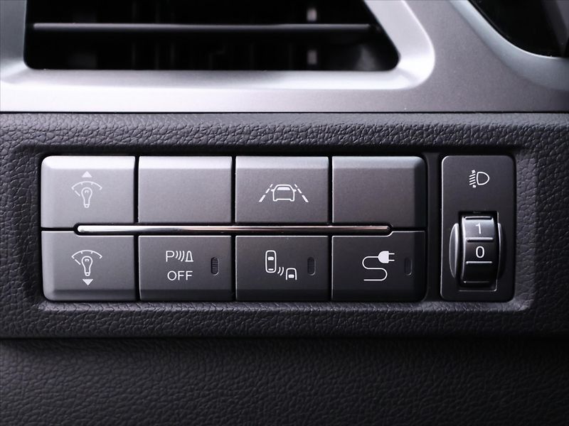 SsangYong Korando 1,5 Turbo e-XGI 120kW Aut. - fotka 18 z 39