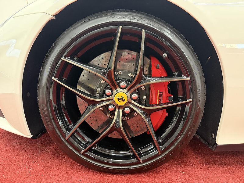 Ferrari F12 Berlinetta (2014) F12 LIFT*DISPALY*CAMERA*CARBON - fotka 12 z 12