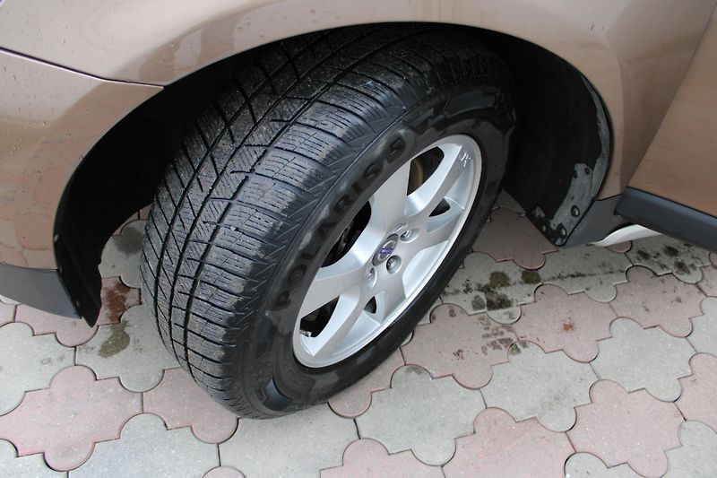 Volvo XC60 2,4D SUMMUM - fotka 21 z 22