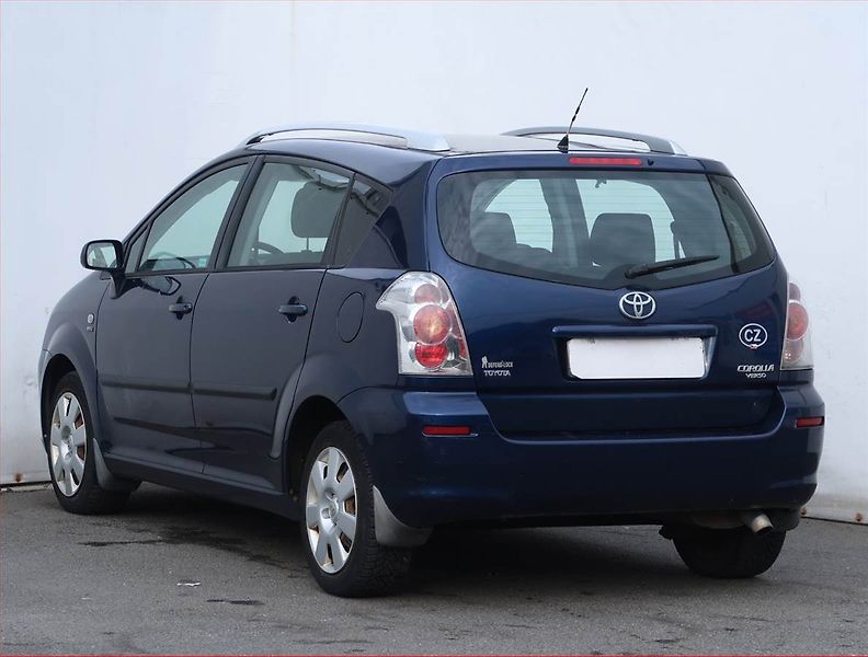 Toyota Corolla Verso (2004) 1.8, po STK, rezervace - fotka 4 z 16
