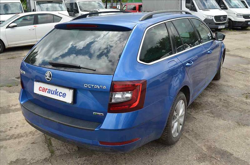 Škoda Octavia (2019) COMBI III. 1,5 D-TEC DSG - fotka 4 z 19